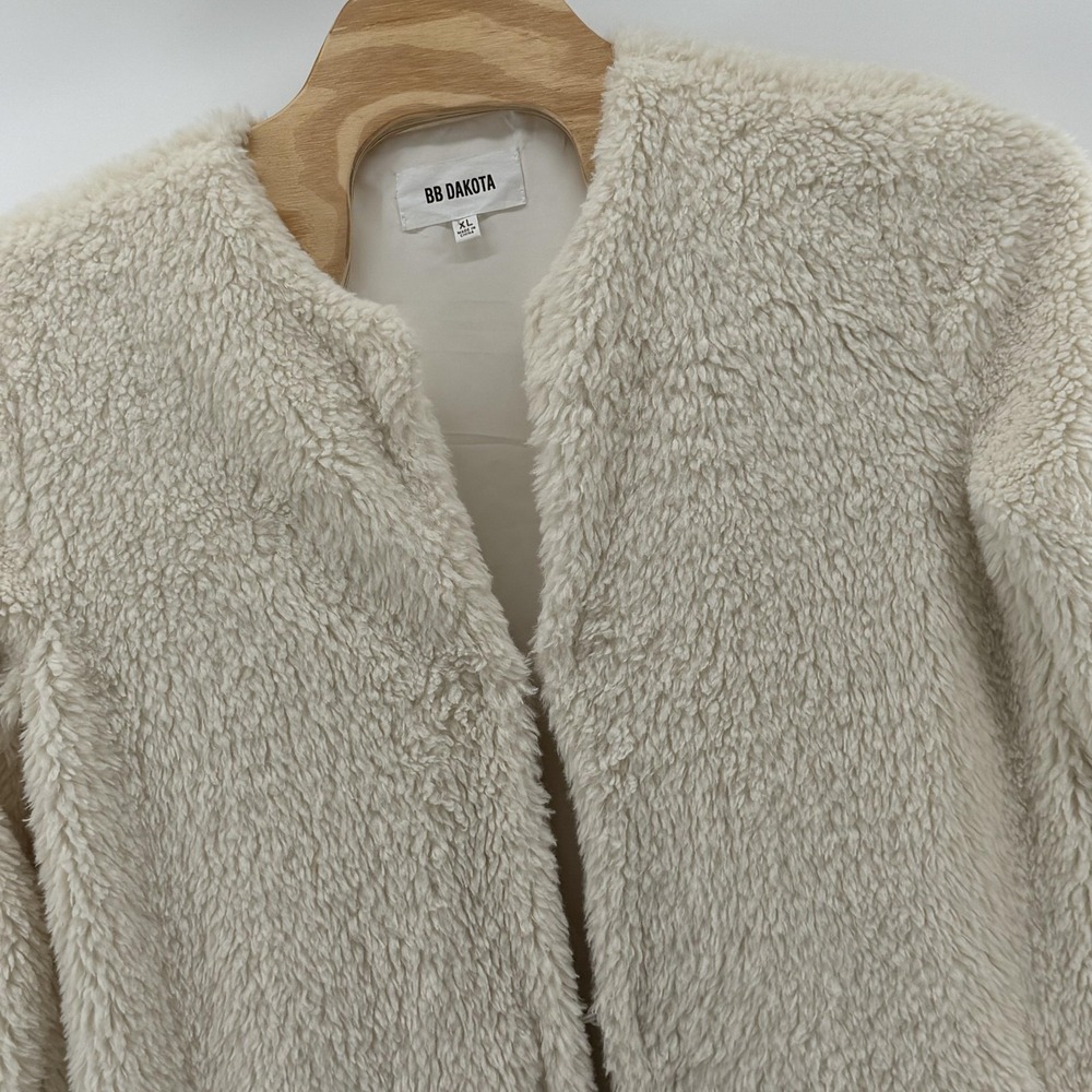 BB Dakota Jacket Womens XL Ivory Faux Fur Cozy Long Open Front Pockets Polyester